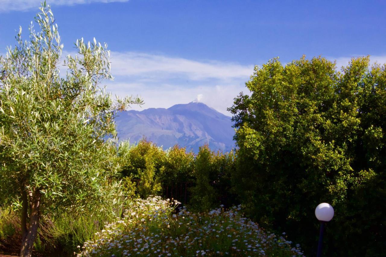 B&B Il Vulcano Aci Catena Exterior foto