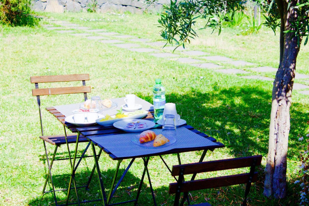 B&B Il Vulcano Aci Catena Exterior foto