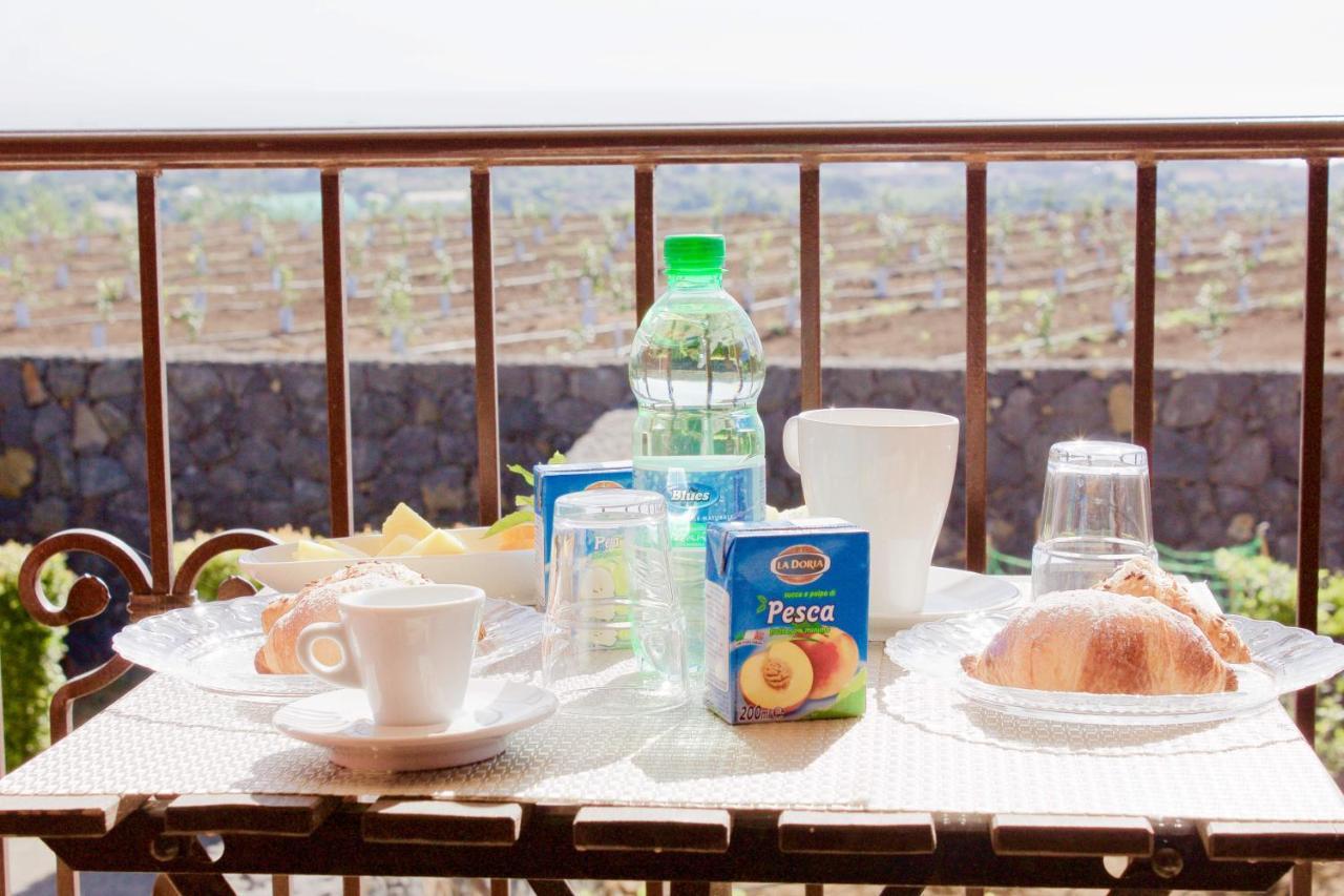 B&B Il Vulcano Aci Catena Exterior foto