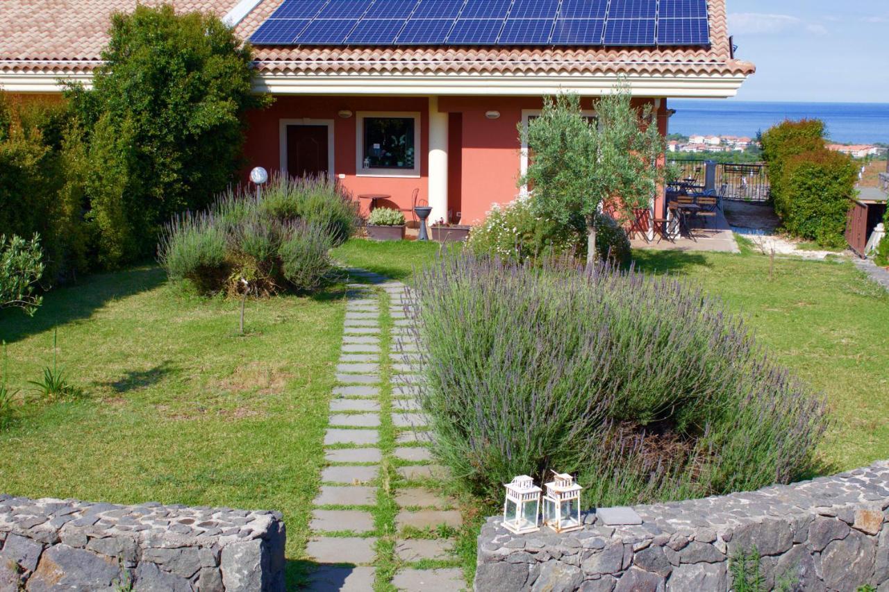 B&B Il Vulcano Aci Catena Exterior foto